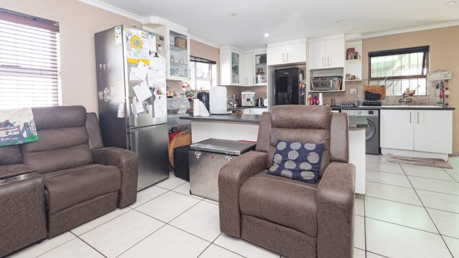 3 Bedroom Property for Sale in Peerless Park North Western Cape